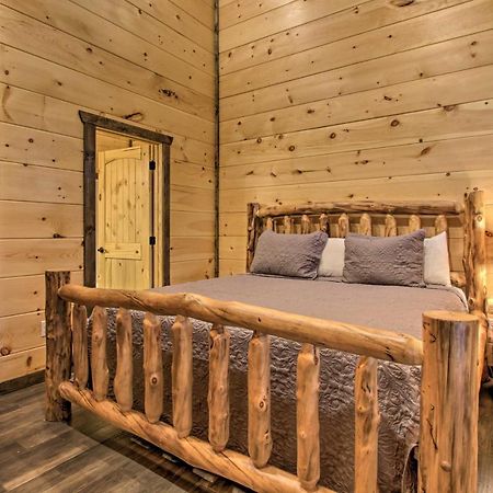 Luxe Cabin With Home Theater Less Than 2 Miles To Гатлинбург Экстерьер фото