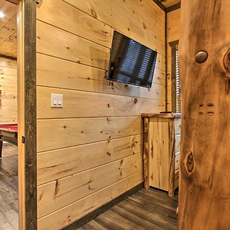 Luxe Cabin With Home Theater Less Than 2 Miles To Гатлинбург Экстерьер фото