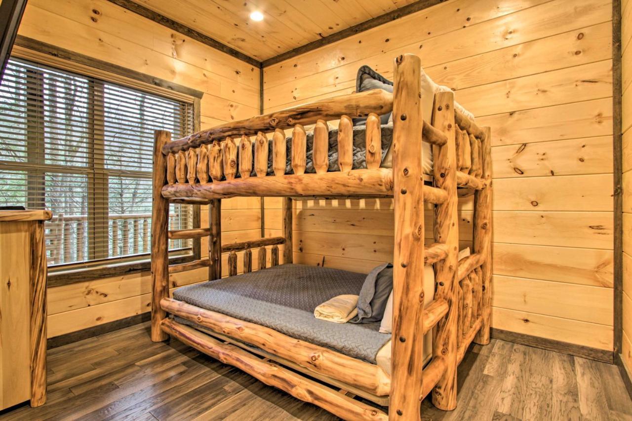 Luxe Cabin With Home Theater Less Than 2 Miles To Гатлинбург Экстерьер фото