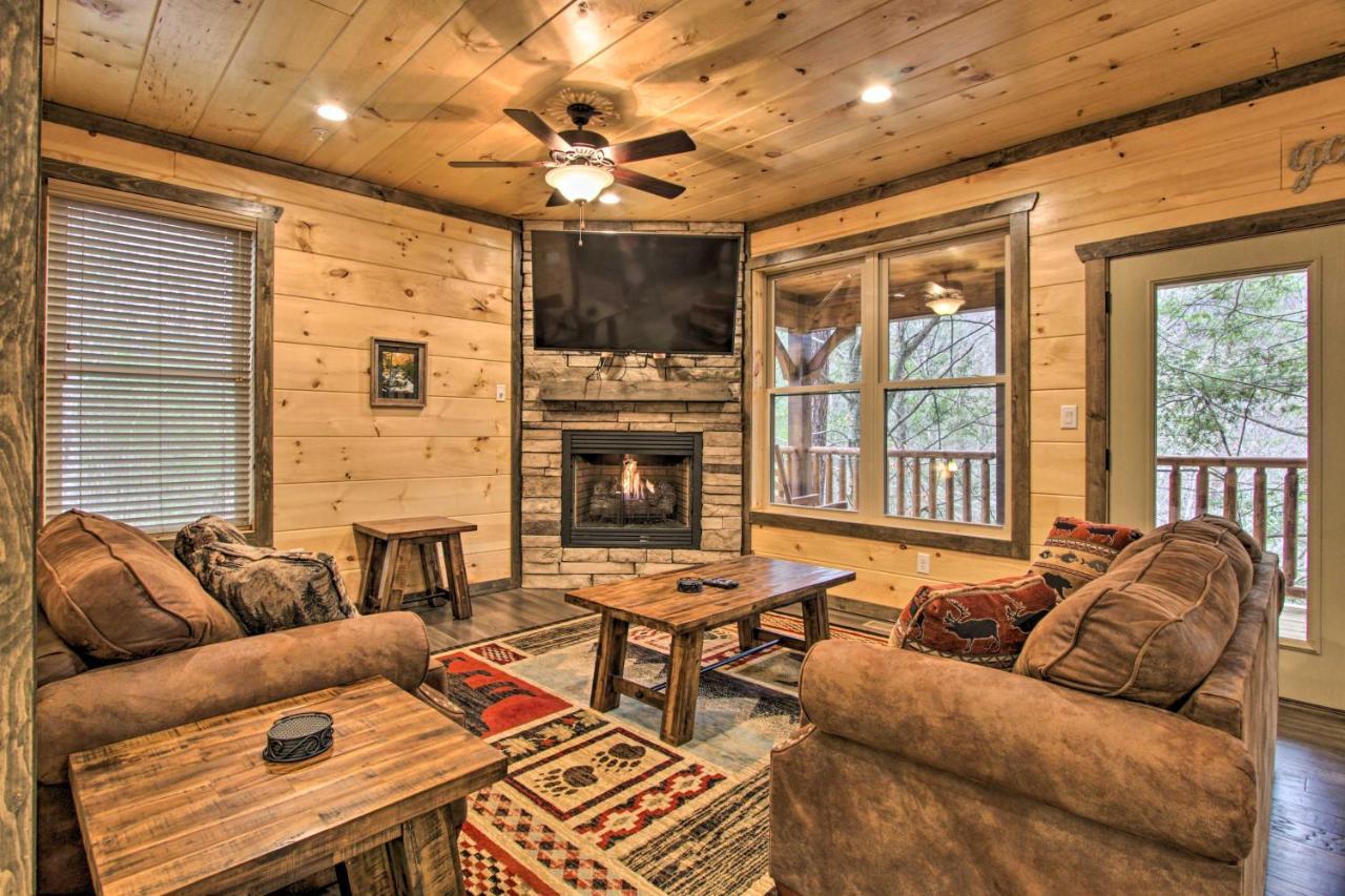 Luxe Cabin With Home Theater Less Than 2 Miles To Гатлинбург Экстерьер фото