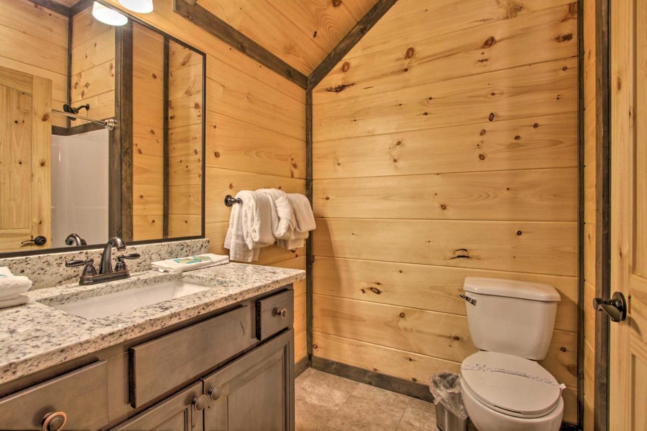 Luxe Cabin With Home Theater Less Than 2 Miles To Гатлинбург Экстерьер фото