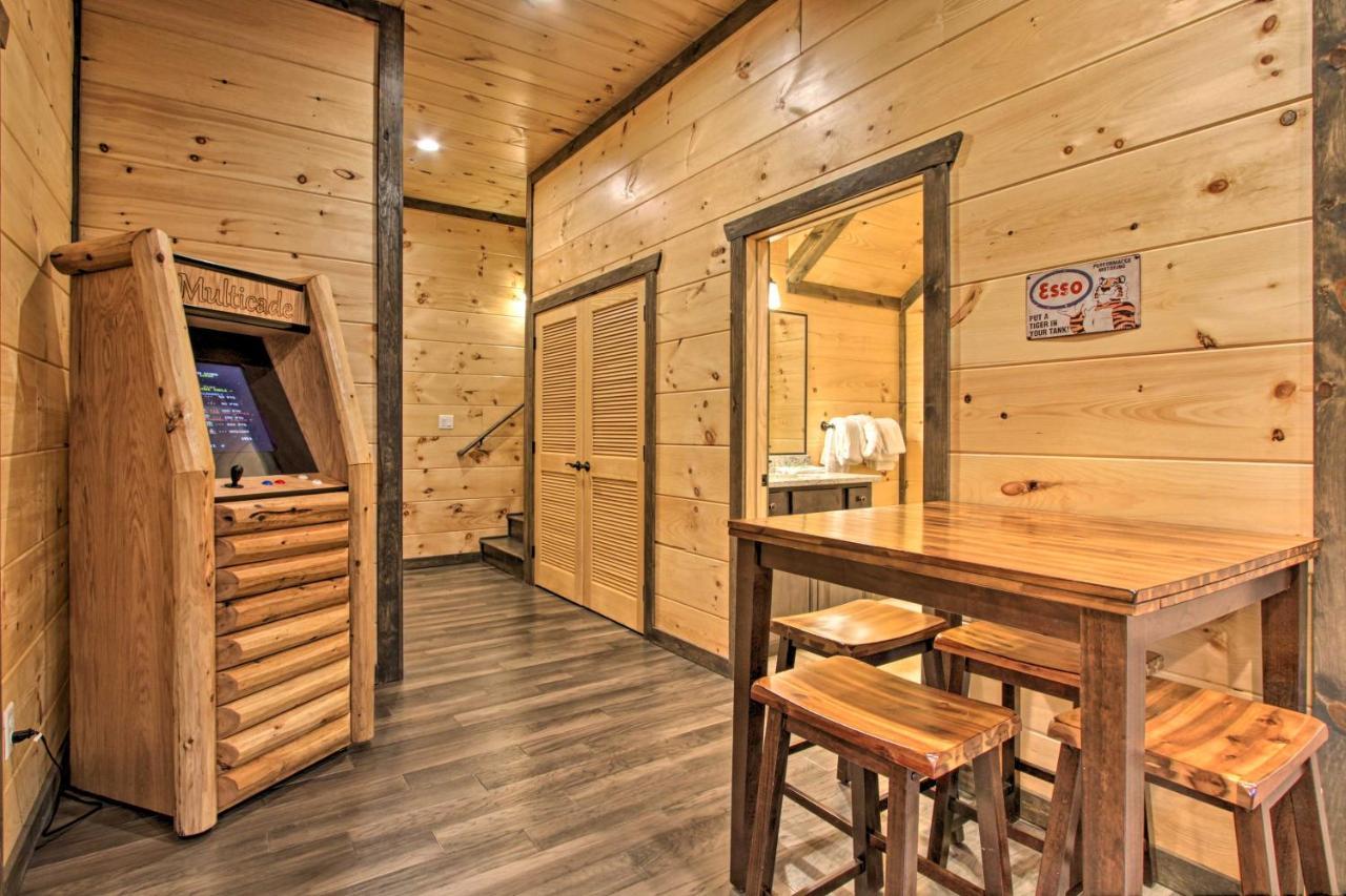 Luxe Cabin With Home Theater Less Than 2 Miles To Гатлинбург Экстерьер фото