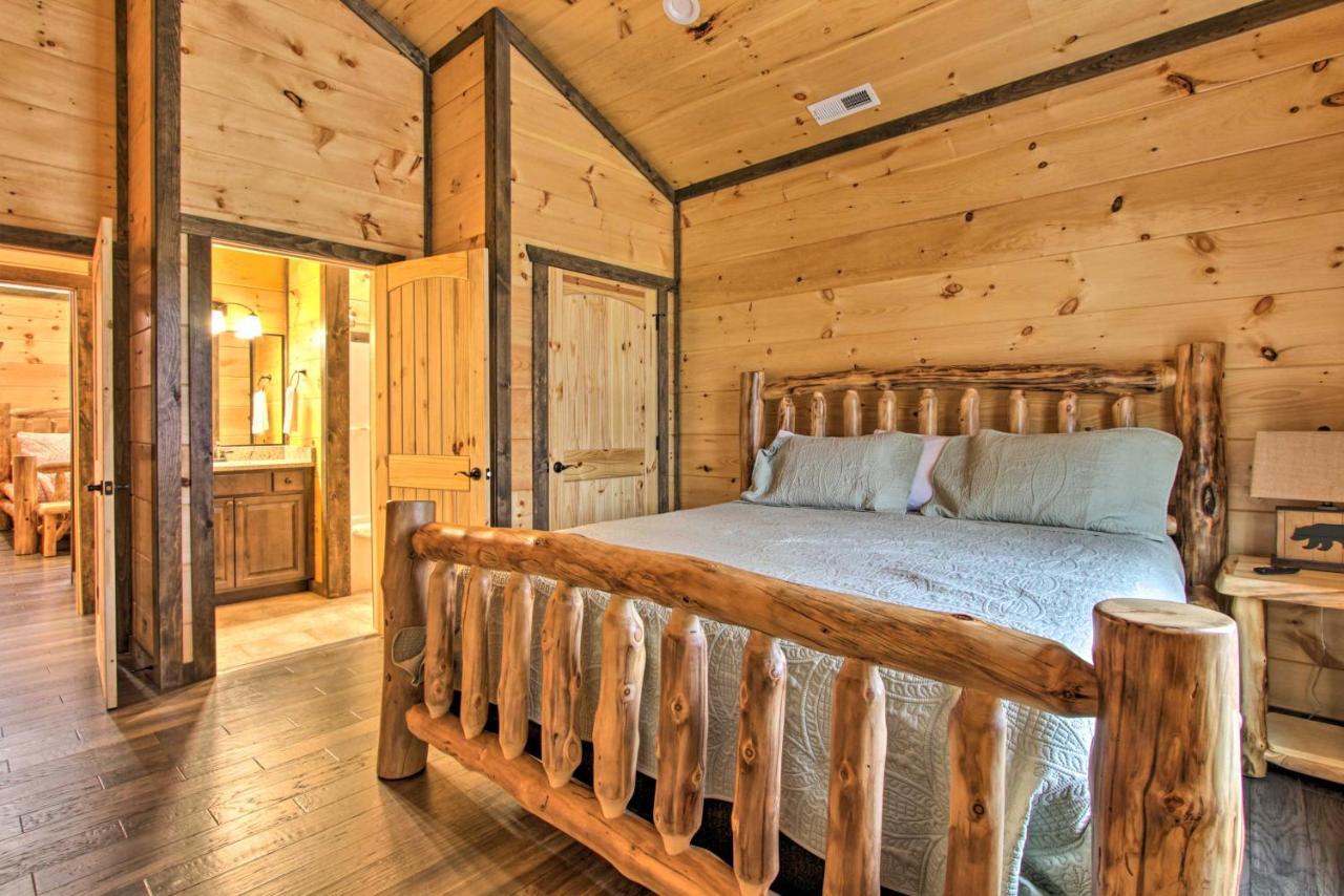 Luxe Cabin With Home Theater Less Than 2 Miles To Гатлинбург Экстерьер фото
