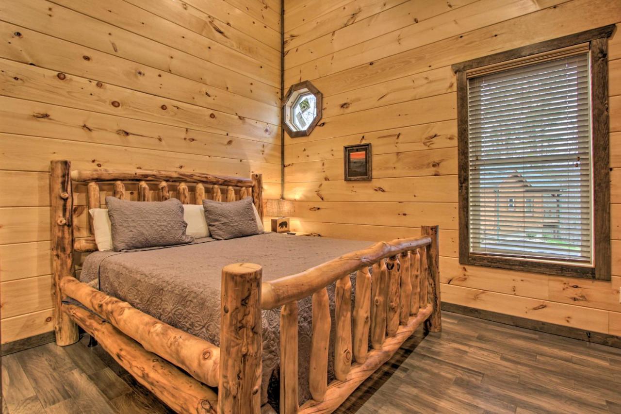 Luxe Cabin With Home Theater Less Than 2 Miles To Гатлинбург Экстерьер фото
