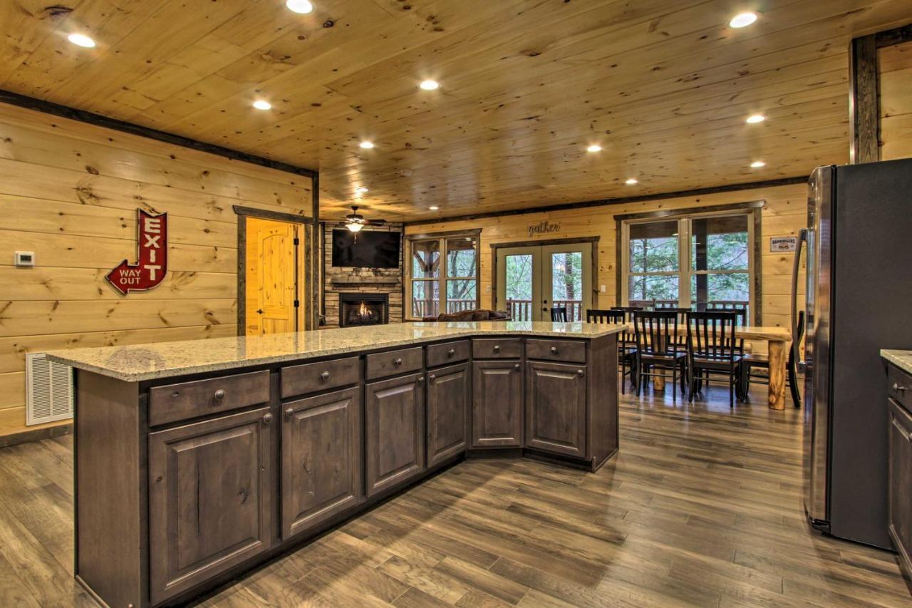 Luxe Cabin With Home Theater Less Than 2 Miles To Гатлинбург Экстерьер фото