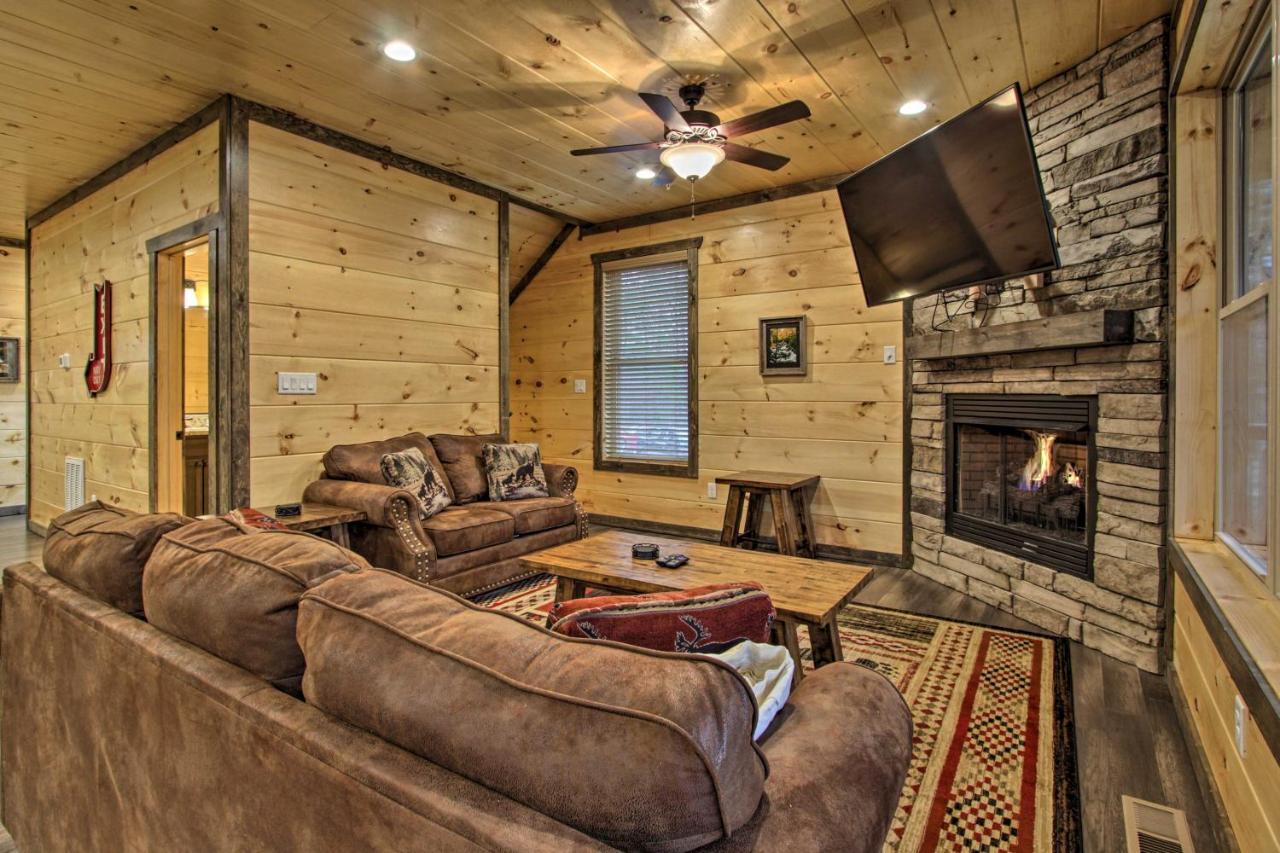 Luxe Cabin With Home Theater Less Than 2 Miles To Гатлинбург Экстерьер фото