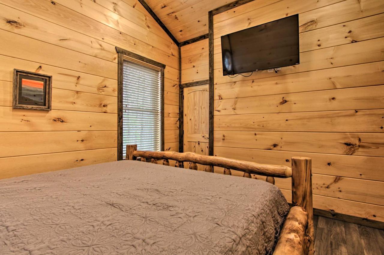 Luxe Cabin With Home Theater Less Than 2 Miles To Гатлинбург Экстерьер фото