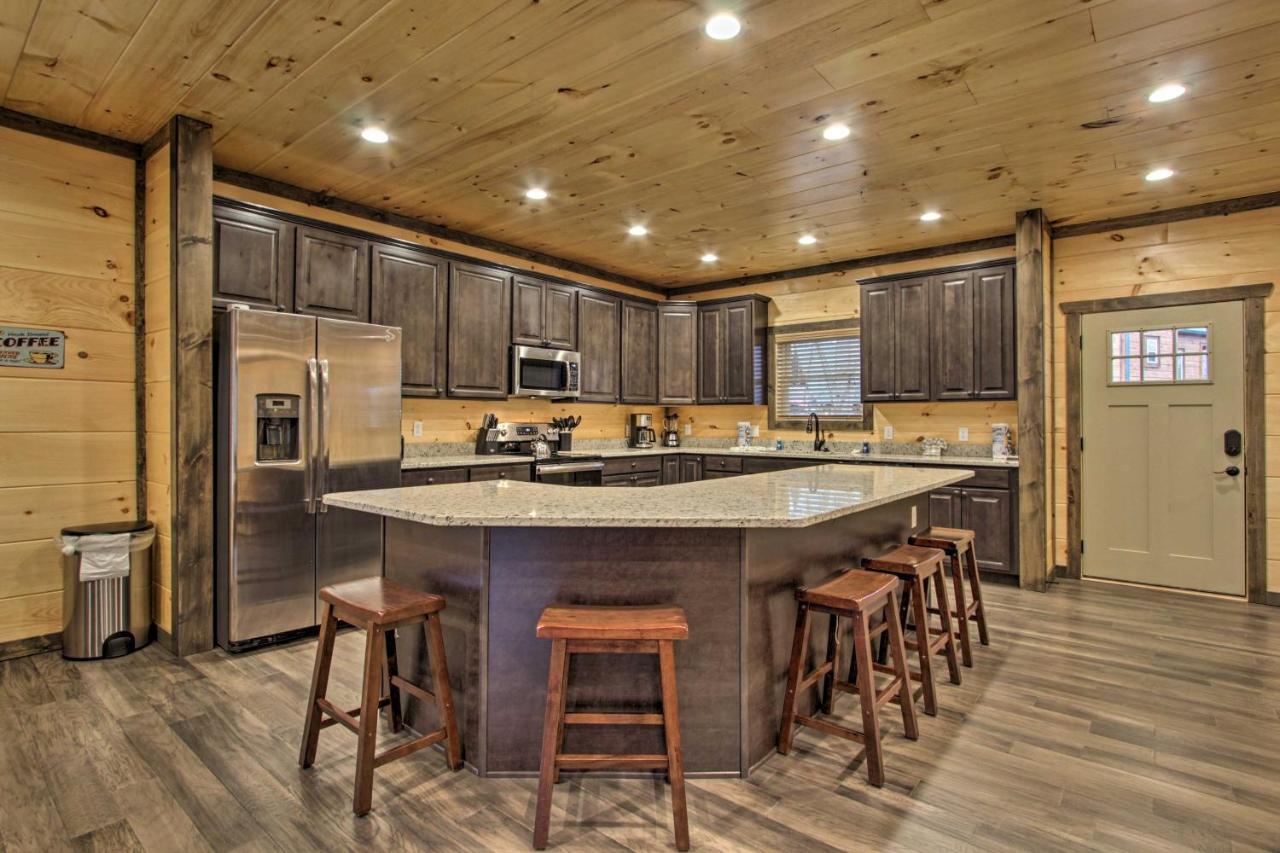 Luxe Cabin With Home Theater Less Than 2 Miles To Гатлинбург Экстерьер фото