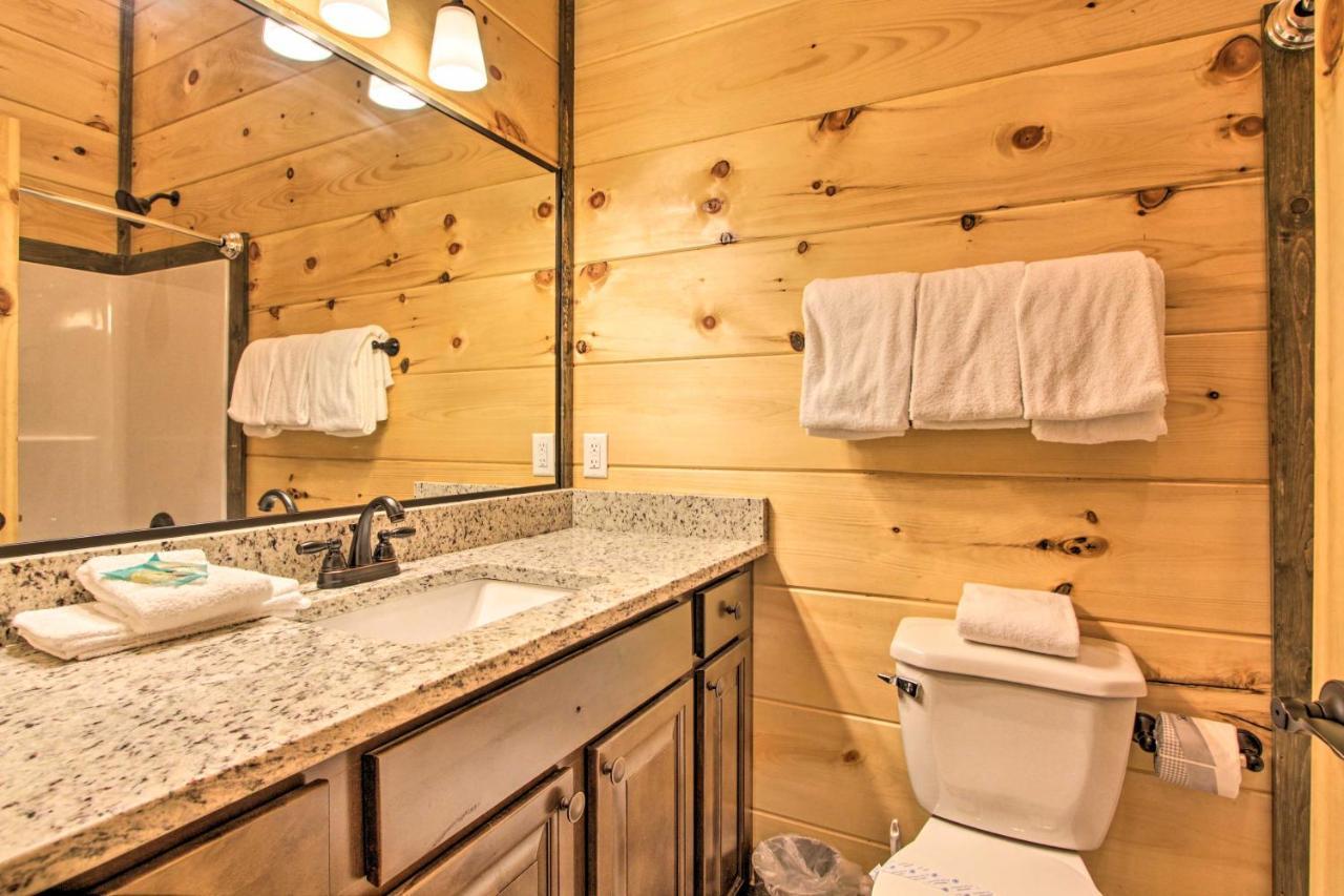 Luxe Cabin With Home Theater Less Than 2 Miles To Гатлинбург Экстерьер фото