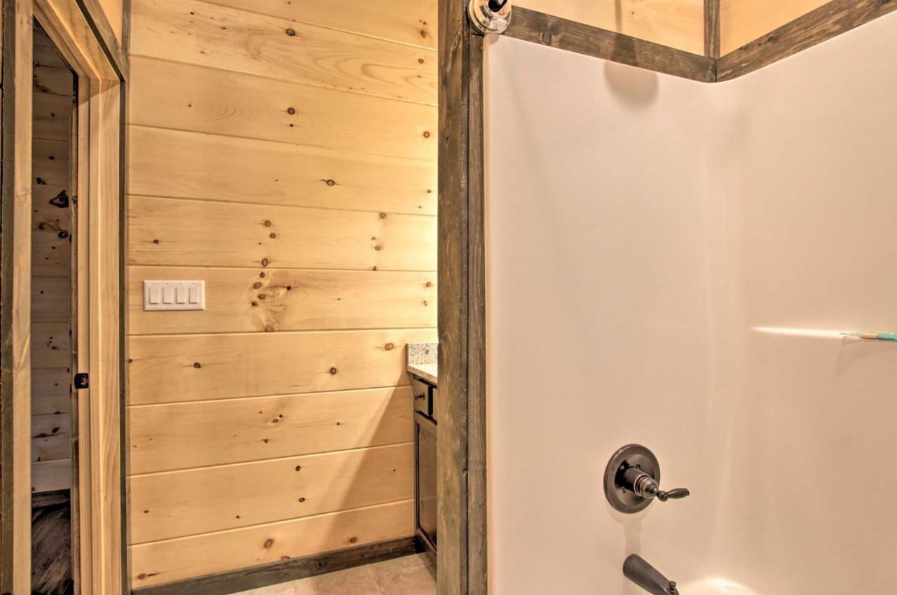 Luxe Cabin With Home Theater Less Than 2 Miles To Гатлинбург Экстерьер фото