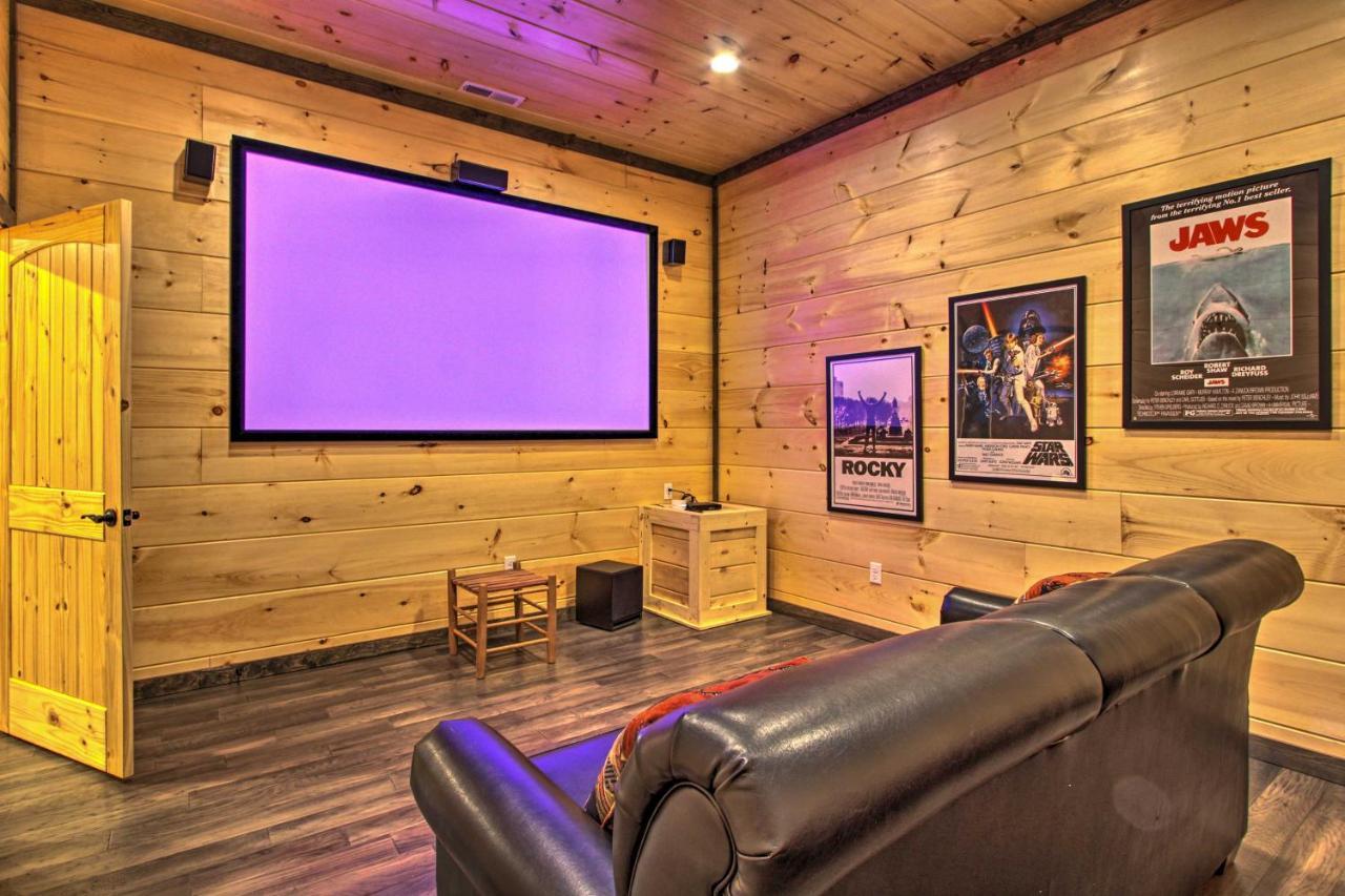 Luxe Cabin With Home Theater Less Than 2 Miles To Гатлинбург Экстерьер фото