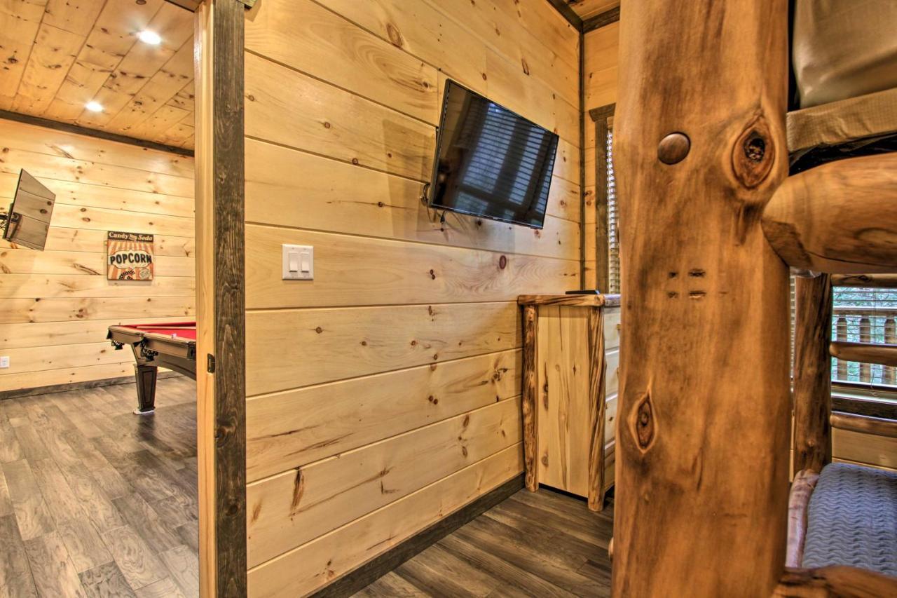 Luxe Cabin With Home Theater Less Than 2 Miles To Гатлинбург Экстерьер фото