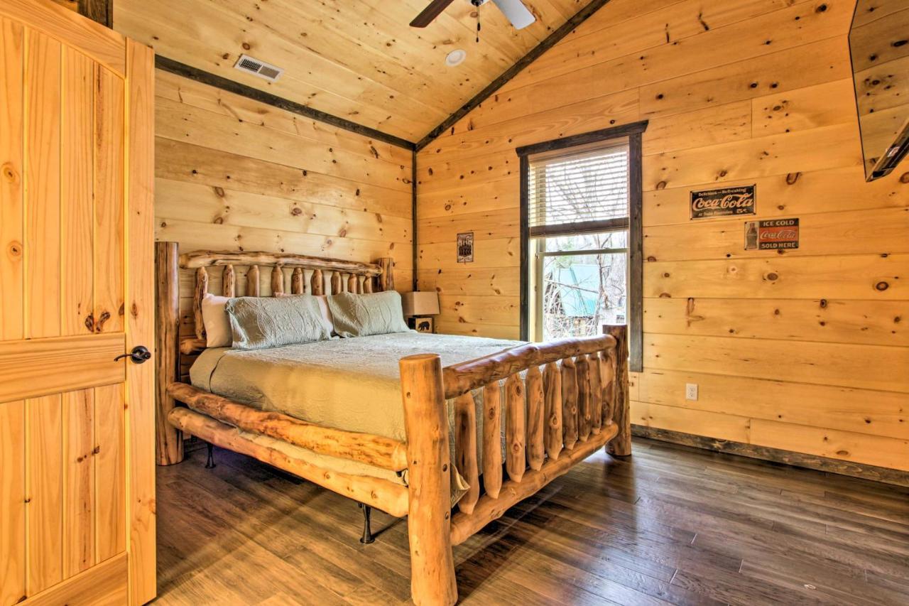 Luxe Cabin With Home Theater Less Than 2 Miles To Гатлинбург Экстерьер фото