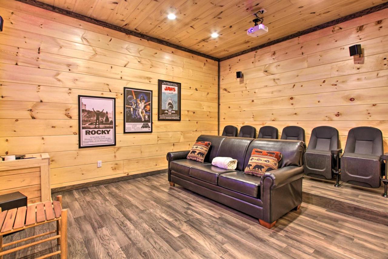 Luxe Cabin With Home Theater Less Than 2 Miles To Гатлинбург Экстерьер фото