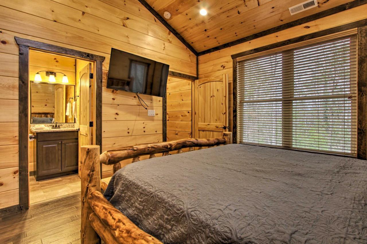 Luxe Cabin With Home Theater Less Than 2 Miles To Гатлинбург Экстерьер фото