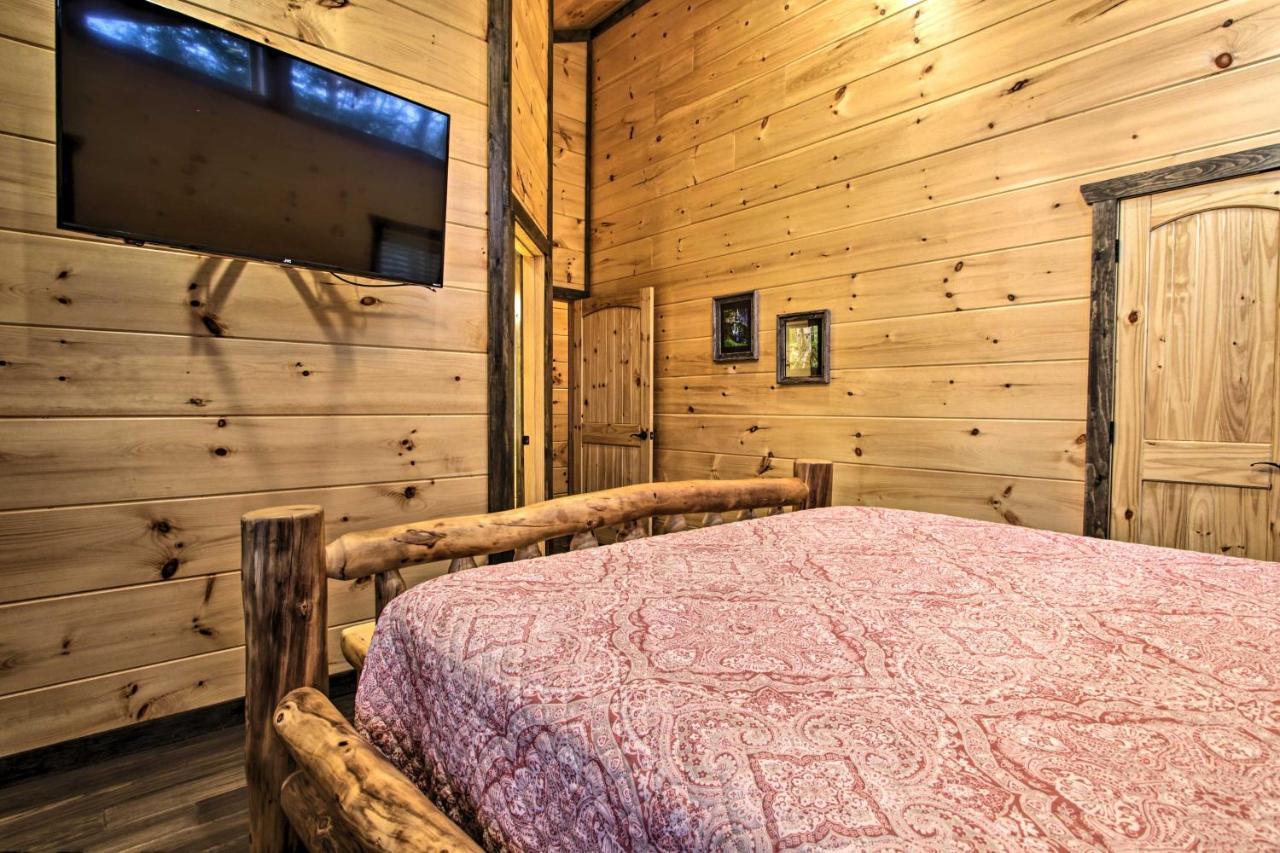 Luxe Cabin With Home Theater Less Than 2 Miles To Гатлинбург Экстерьер фото