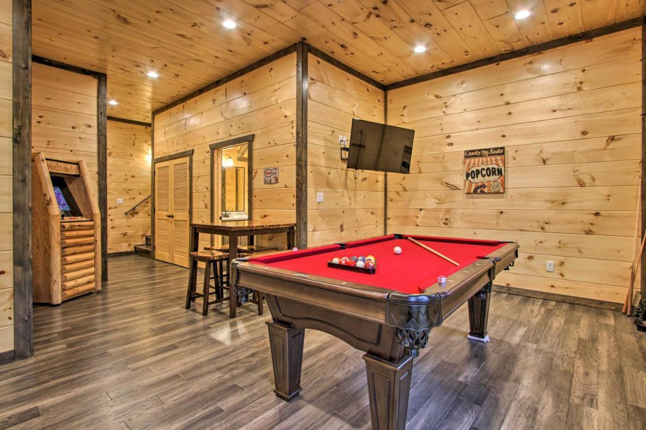 Luxe Cabin With Home Theater Less Than 2 Miles To Гатлинбург Экстерьер фото