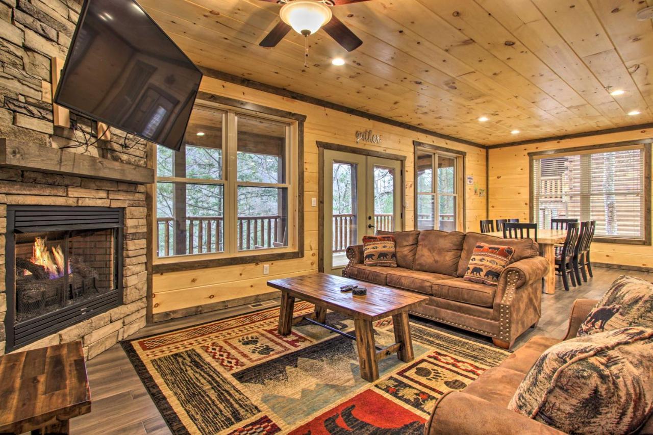 Luxe Cabin With Home Theater Less Than 2 Miles To Гатлинбург Экстерьер фото