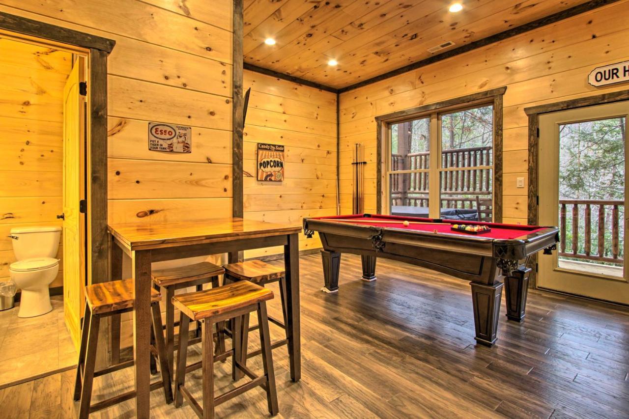 Luxe Cabin With Home Theater Less Than 2 Miles To Гатлинбург Экстерьер фото