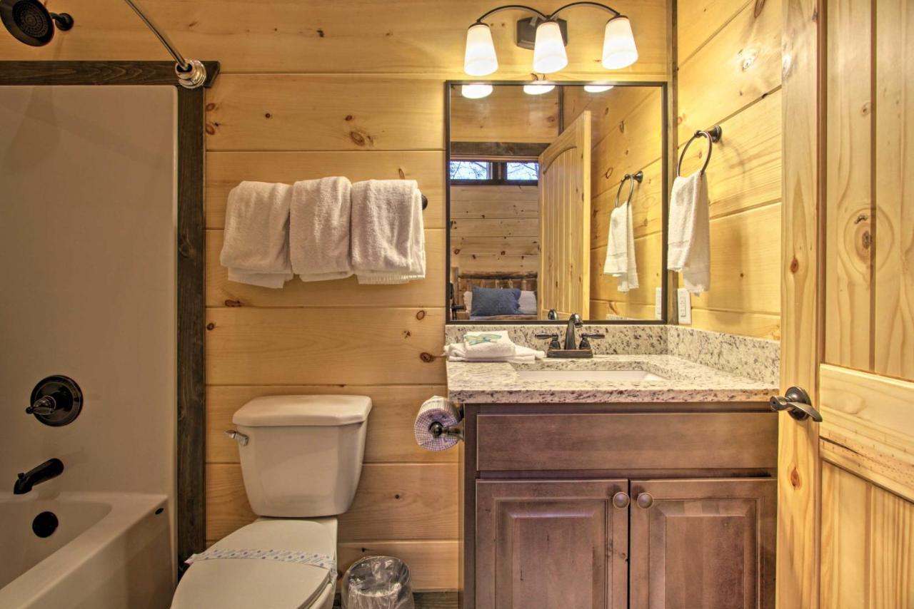 Luxe Cabin With Home Theater Less Than 2 Miles To Гатлинбург Экстерьер фото