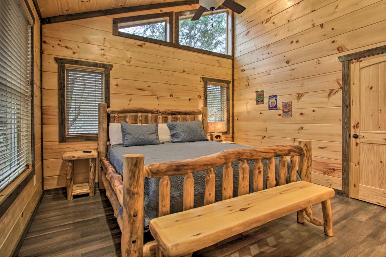 Luxe Cabin With Home Theater Less Than 2 Miles To Гатлинбург Экстерьер фото